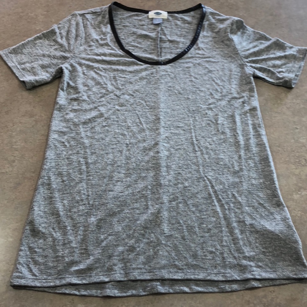 Women’s Grey Shirt w/ Faux Leather Collar (Small)